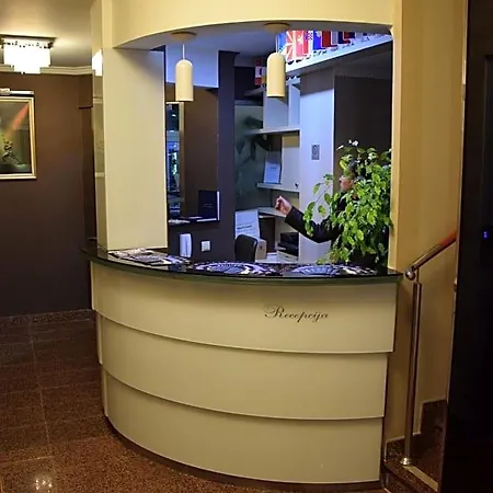 Elegance 4*
