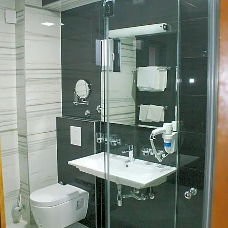 Elegance Hotel