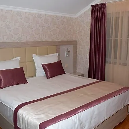 Elegance 4*