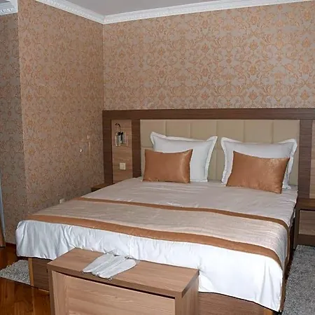 Elegance 4*